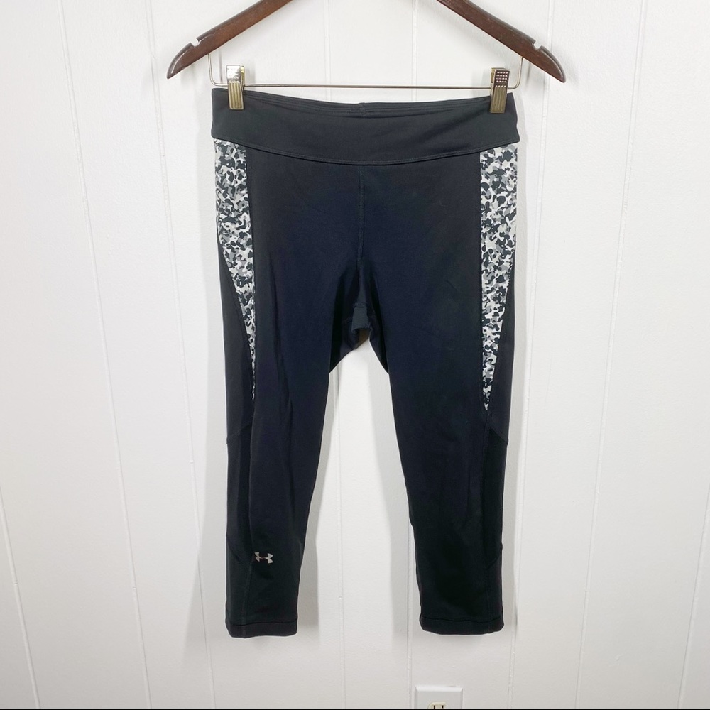 Under Armour Black & Camo Cropped Compression Leggings Medium